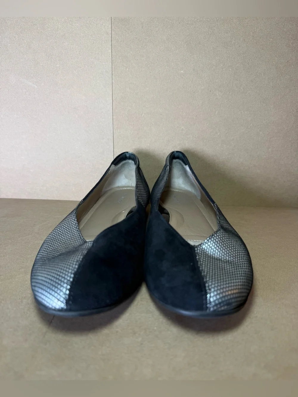 BeautiFeel Amanda Ballet Flats Pewter Pizel Print Black Suede Size US 9/9.5 - Picture 3 of 10
